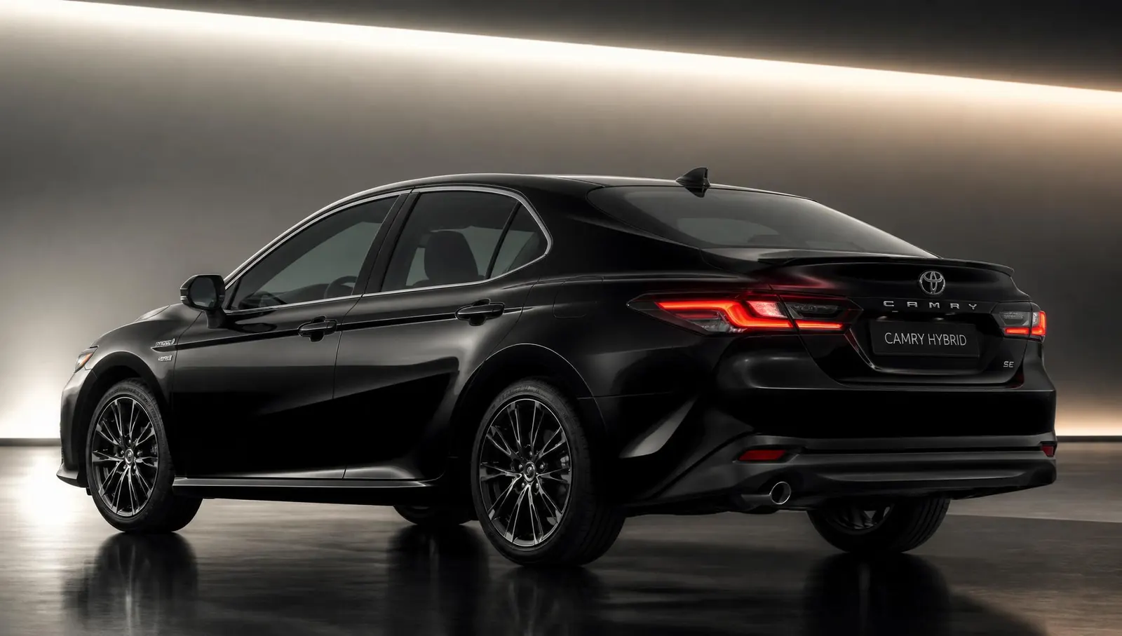 Toyota Camry Hybride SE 2025 noire — chauffeur privé à Paris